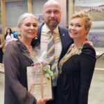 Frá vinstri_Ingunn Jónsdóttir framkvæmdastjóri SASS_ Anton Kári Halldórsson stjórnarformaður SASS og Harpa Elín verðlaunahafi